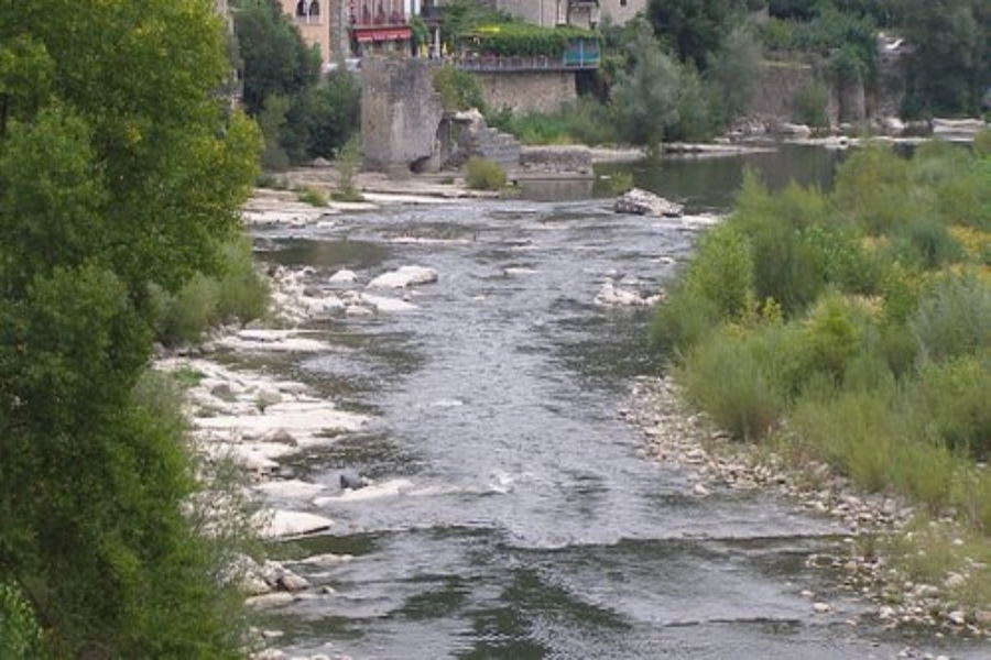 ville de villeneuve-de-berg